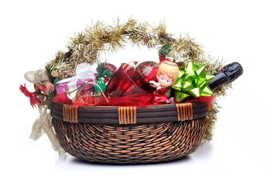 Ideas on Romantic Gift Basket For Her