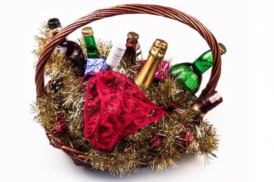 What are Romantic Gift Baskets