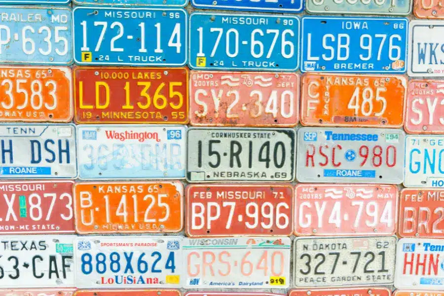 Dateless number plates