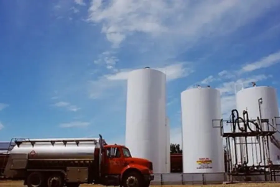 How Bulk Fuel Delivery Can Help Keep Your Business Running During Emergencies