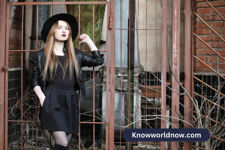 10 Goth Girl Outfits Look Fabulous with Dark Clothing
