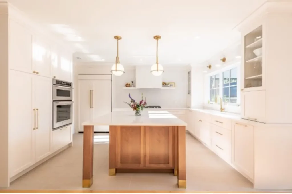 Is gold hardware in kitchen in style