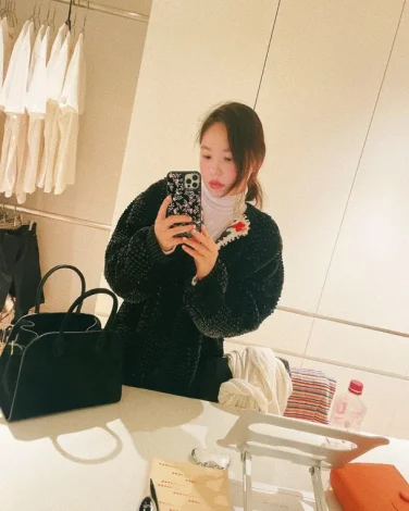 Min Hyo-rin's Stunning Dressing Room in Record-Breaking Seoul Mansion