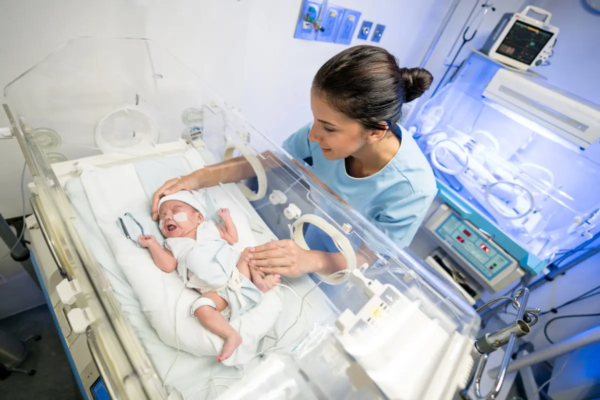 The main role of the Baby nurse in the development of a child and motherhood