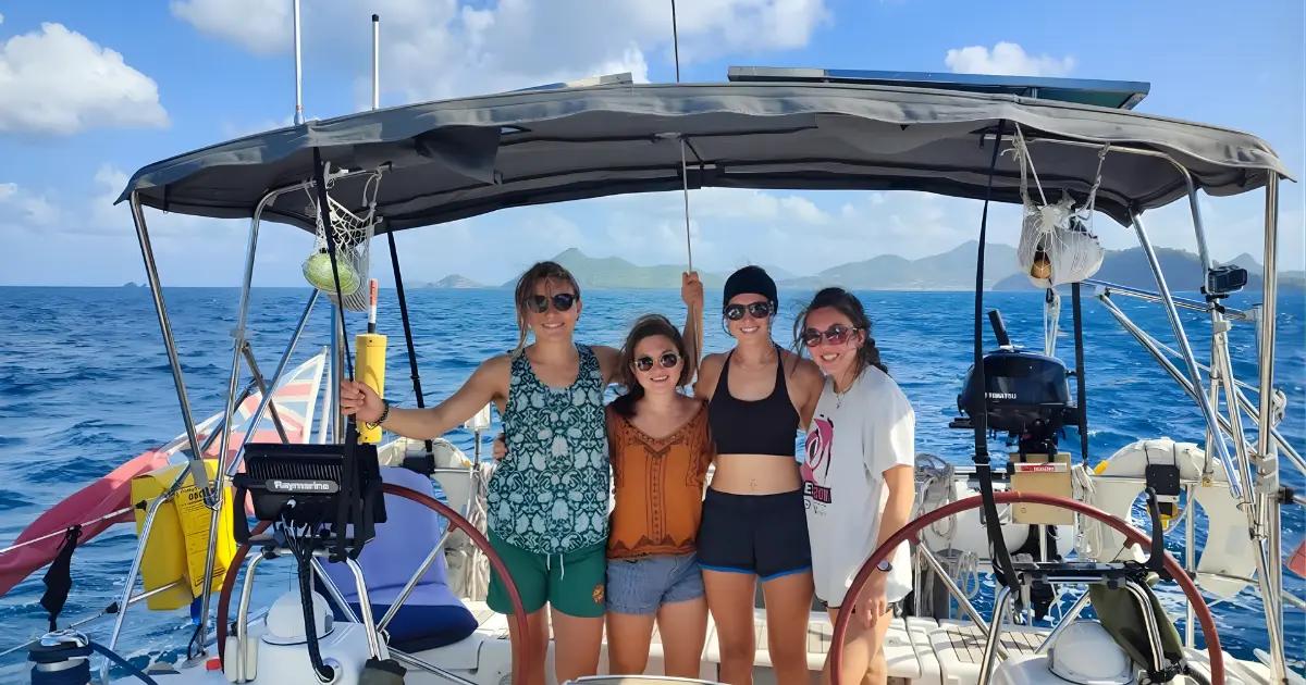 Coastal Sailing Tips: Safe Navigation Guide for Beginners